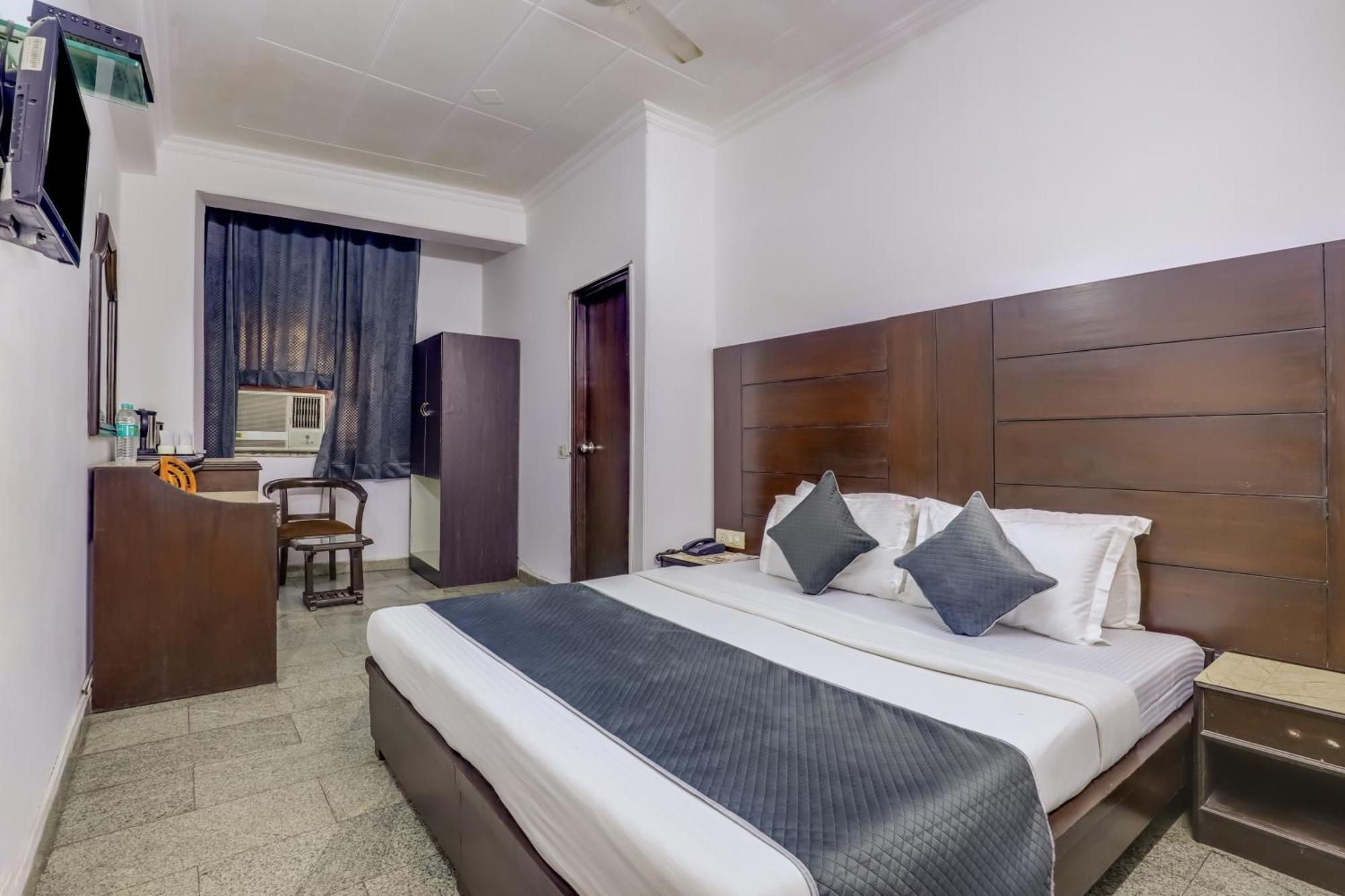 Hotel Sarthak Palace Near Karol Bagh Metro Station New Delhi Exterior foto