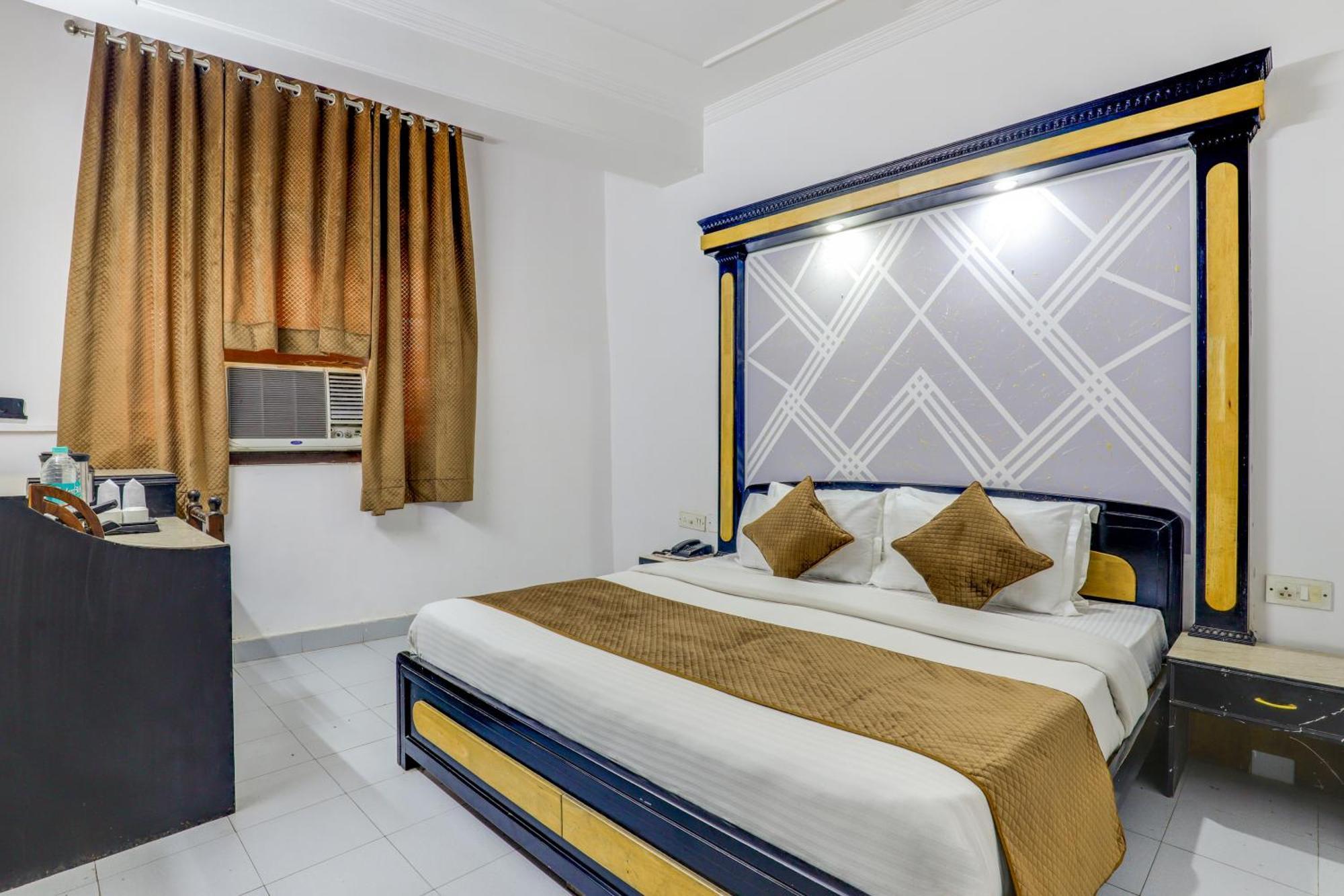 Hotel Sarthak Palace Near Karol Bagh Metro Station New Delhi Exterior foto
