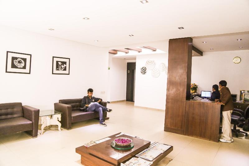 Hotel Sarthak Palace Near Karol Bagh Metro Station New Delhi Exterior foto